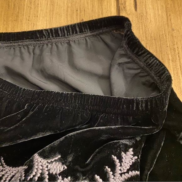 IvyJane Women’s Mini Skirt Velvet Embroidered Embellished beautiful unique small - Picture 6 of 13